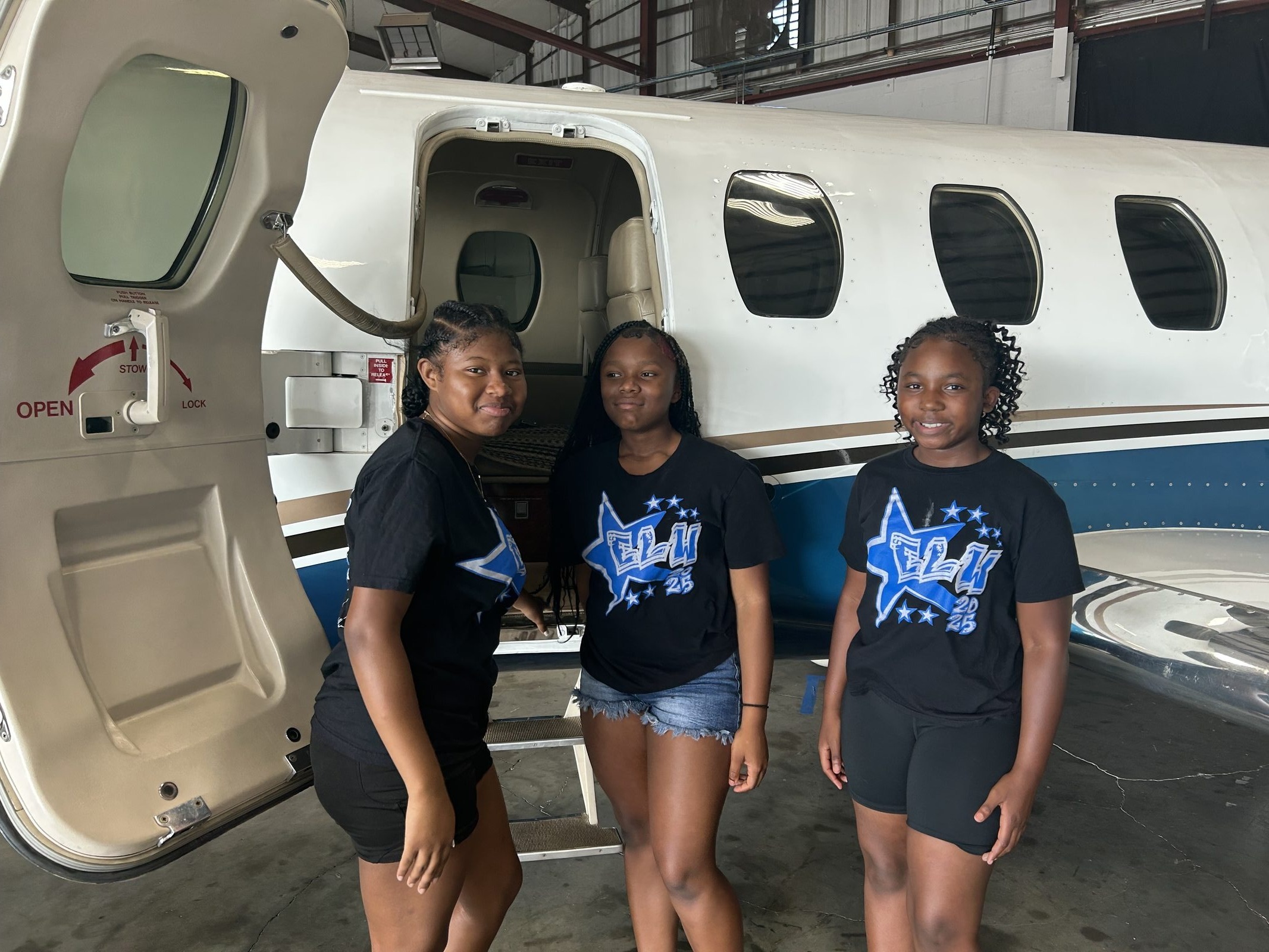 ELW youth on the Phoenix Air experience trip